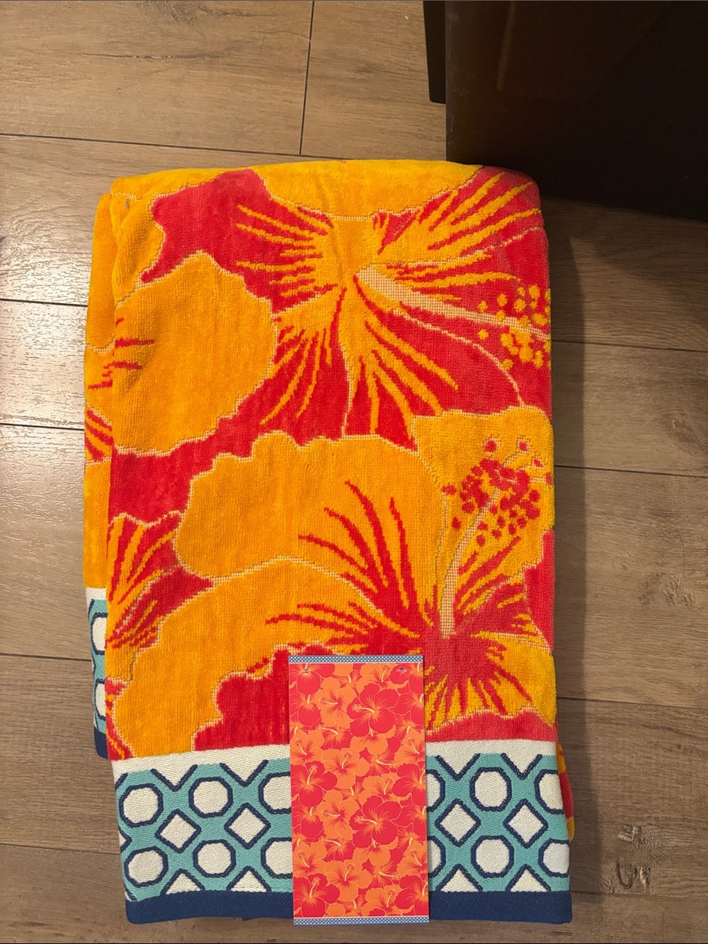 Trident Beach Pool Play Towel Hibiscus Garden Orange & Red 40in x 72 in New